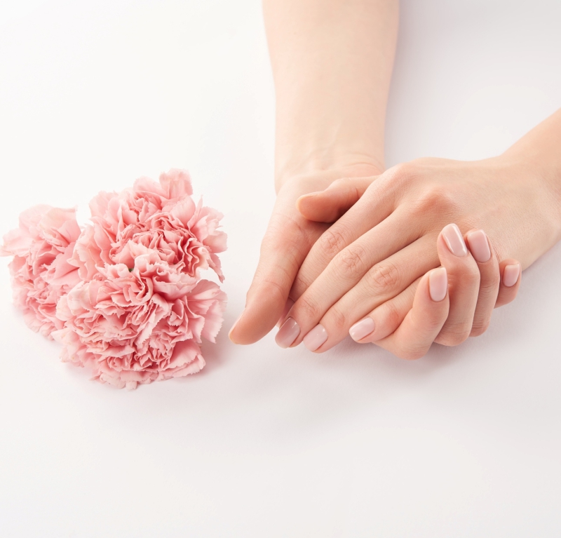 Bare Nails : la tendance manucure naturelle 